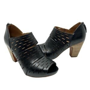 Clarks Okena Sass NWOB Black Leather Posh Punched Peep Toe Block Heel Shooties